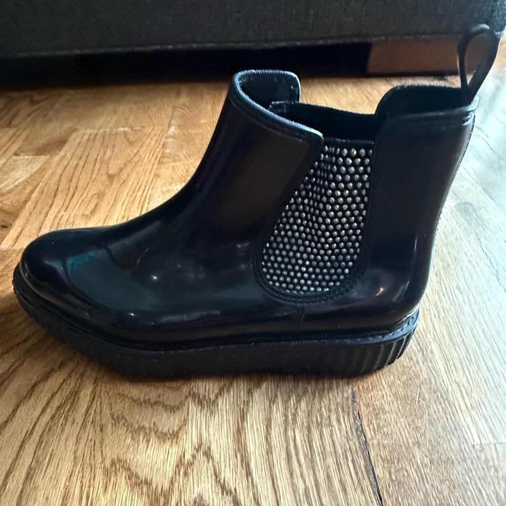 MICHAEL Michael Kors. Lulu Rain boot. Black. Size 8. - Picture 9 of 12